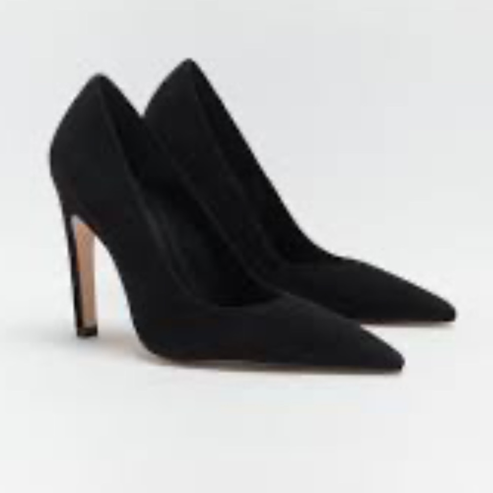 Good American Suede Classic Pumps